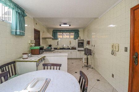 Casa à venda com 320m², 4 quartos e 4 vagas