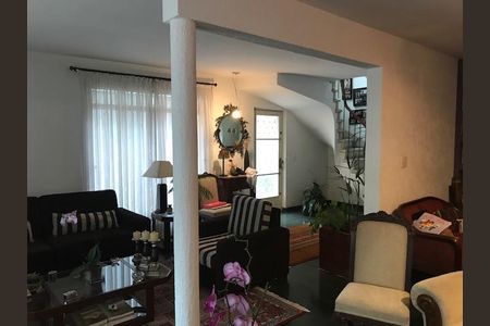 Casa à venda com 210m², 3 quartos e 3 vagas