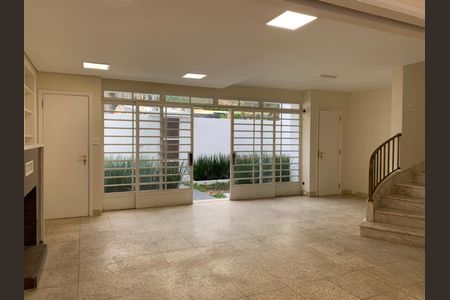 Casa à venda com 3 quartos, 230m² em Vila Nova Conceição, São Paulo