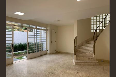 Casa à venda com 3 quartos, 230m² em Vila Nova Conceição, São Paulo