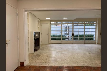 Casa à venda com 3 quartos, 230m² em Vila Nova Conceição, São Paulo
