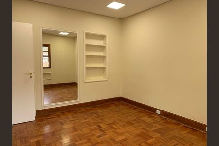 Casa à venda com 3 quartos, 230m² em Vila Nova Conceição, São Paulo