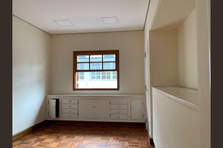 Casa à venda com 3 quartos, 230m² em Vila Nova Conceição, São Paulo