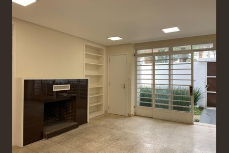 Casa à venda com 3 quartos, 230m² em Vila Nova Conceição, São Paulo