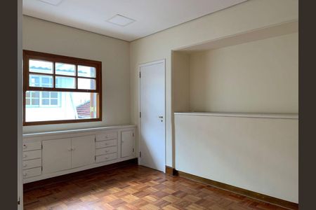 Casa à venda com 3 quartos, 230m² em Vila Nova Conceição, São Paulo