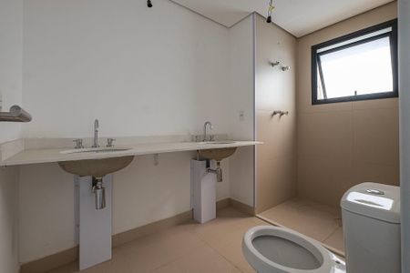 Apartamento à venda com 195m², 3 quartos e 3 vagasBanheiro da Suíte 1