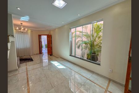 Casa à venda com 4 quartos, 227m² em Vila Scarpelli, Santo André