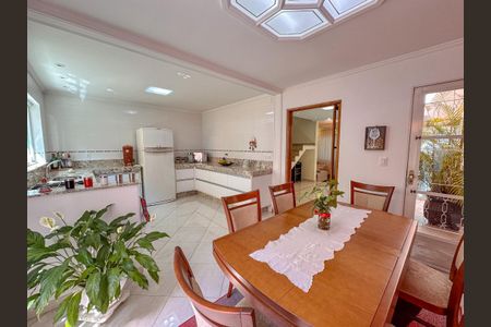 Casa à venda com 4 quartos, 227m² em Vila Scarpelli, Santo André
