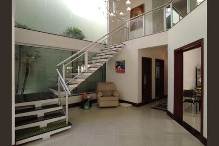 Casa à venda com 360m², 3 quartos e 4 vagas