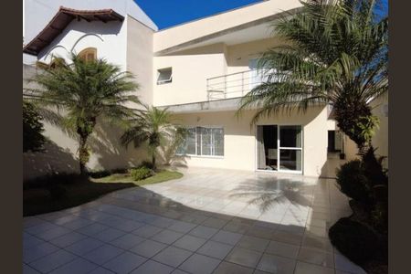 Casa à venda com 360m², 3 quartos e 4 vagas