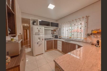 Casa à venda com 186m², 2 quartos e 2 vagas