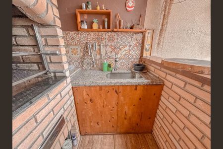 Casa à venda com 186m², 2 quartos e 2 vagas