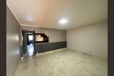 Casa à venda com 3 quartos, 211m² em Vila Alpina, Santo André