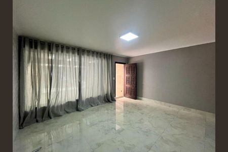 Casa à venda com 3 quartos, 211m² em Vila Alpina, Santo André