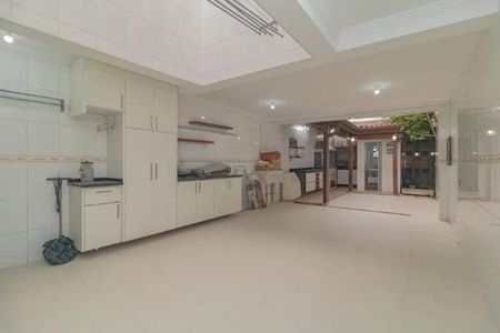 Casa à venda com 359m², 4 quartos e 4 vagas