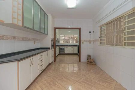 Casa à venda com 359m², 4 quartos e 4 vagas
