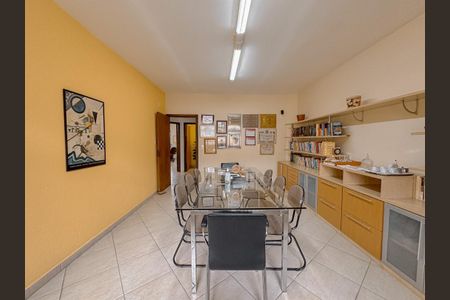 Casa à venda com 322m², 4 quartos e 3 vagas