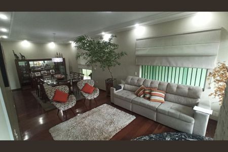 Casa à venda com 4 quartos, 550m² em Santa Maria, Santo André
