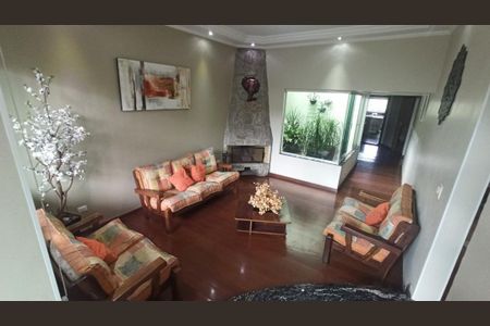 Casa à venda com 4 quartos, 550m² em Santa Maria, Santo André