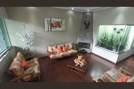 Casa à venda com 4 quartos, 550m² em Santa Maria, Santo André