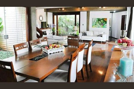 Casa à venda com 3 quartos, 400m² em Pinheirinho, Santo André