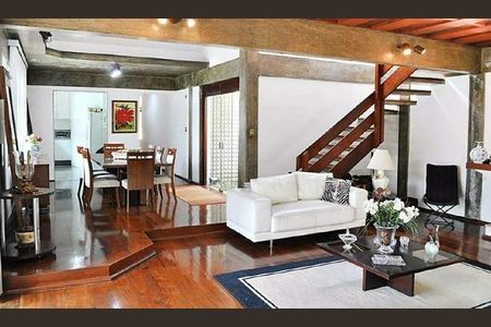 Casa à venda com 3 quartos, 400m² em Pinheirinho, Santo André
