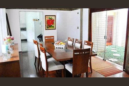 Casa à venda com 3 quartos, 400m² em Pinheirinho, Santo André