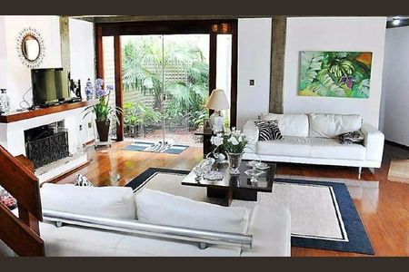 Casa à venda com 3 quartos, 400m² em Pinheirinho, Santo André