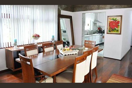 Casa à venda com 3 quartos, 400m² em Pinheirinho, Santo André