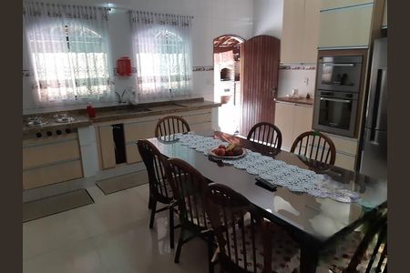 Casa à venda com 2 quartos, 257m² em Vila Lutécia, Santo André