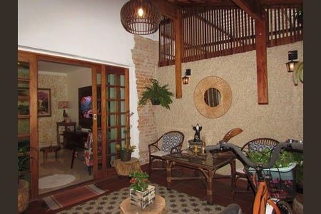 Casa à venda com 180m², 4 quartos e 2 vagas