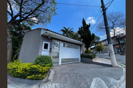 Casa de condomínio à venda com 170m², 3 quartos e 2 vagas Casa de condomínio à venda com 170m², 3 quartos e 2 vagasFachada do condomínio