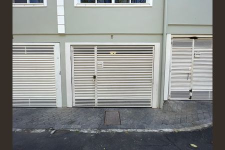 Casa de condomínio à venda com 170m², 3 quartos e 2 vagas Casa de condomínio à venda com 170m², 3 quartos e 2 vagasFachada