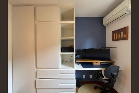 Casa de condomínio à venda com 170m², 3 quartos e 2 vagas Casa de condomínio à venda com 170m², 3 quartos e 2 vagasQuarto