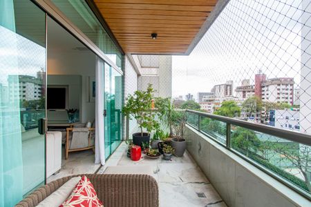 Apartamento à venda com 212m², 4 quartos e 3 vagas Apartamento à venda com 212m², 4 quartos e 3 vagasVaranda da Sala