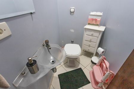 Casa à venda com 204m², 3 quartos e 2 vagas Casa à venda com 204m², 3 quartos e 2 vagasLavabo