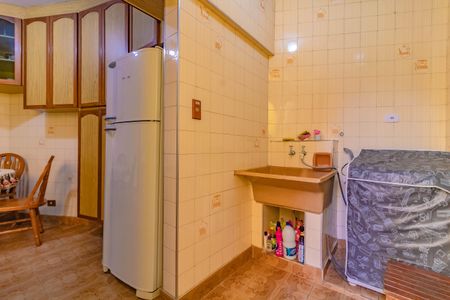 Casa à venda com 118m², 4 quartos e 2 vagas Casa à venda com 118m², 4 quartos e 2 vagasCozinha