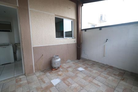 Casa à venda com 52m², 2 quartos e 1 vagaFundos