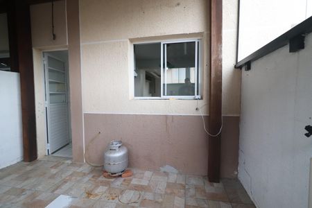 Casa à venda com 52m², 2 quartos e 1 vagaFundos