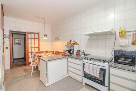 Casa à venda com 380m², 3 quartos e 4 vagas Casa à venda com 380m², 3 quartos e 4 vagasCozinha