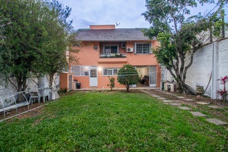 Casa à venda com 380m², 3 quartos e 4 vagas Casa à venda com 380m², 3 quartos e 4 vagasPátio