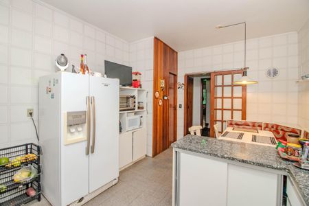 Casa à venda com 380m², 3 quartos e 4 vagas Casa à venda com 380m², 3 quartos e 4 vagasCozinha