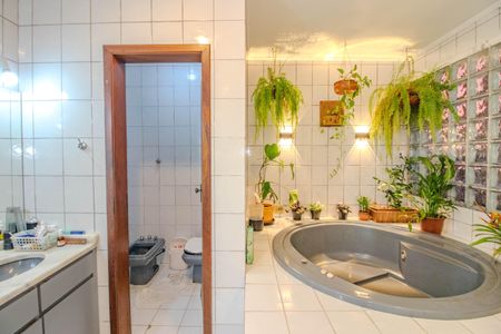 Casa à venda com 380m², 3 quartos e 4 vagas Casa à venda com 380m², 3 quartos e 4 vagasBanheiro da Suíte