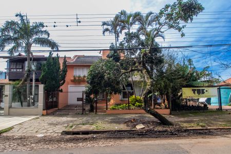 Casa à venda com 380m², 3 quartos e 4 vagas Casa à venda com 380m², 3 quartos e 4 vagasFachada