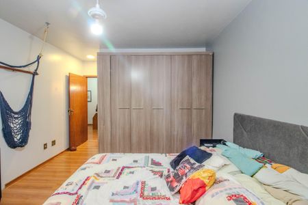 Casa à venda com 380m², 3 quartos e 4 vagas Casa à venda com 380m², 3 quartos e 4 vagasQuarto 1