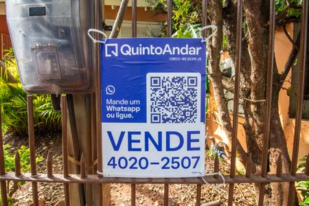 Casa à venda com 380m², 3 quartos e 4 vagas Casa à venda com 380m², 3 quartos e 4 vagasPlaquinha