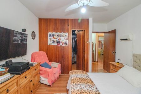 Casa à venda com 380m², 3 quartos e 4 vagas Casa à venda com 380m², 3 quartos e 4 vagasSuíte