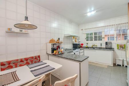 Casa à venda com 380m², 3 quartos e 4 vagas Casa à venda com 380m², 3 quartos e 4 vagasCozinha
