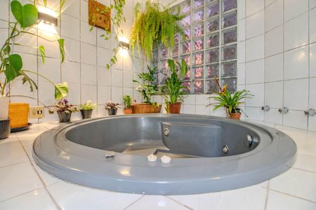 Casa à venda com 380m², 3 quartos e 4 vagas Casa à venda com 380m², 3 quartos e 4 vagasBanheiro da Suíte