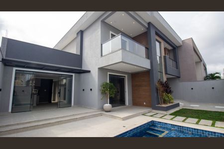 Casa de condomínio à venda com 300m², 4 quartos e 2 vagasQuintal